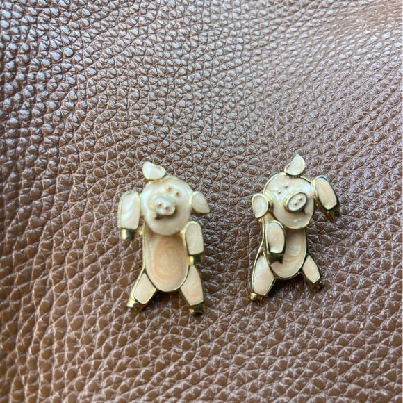 Berol Jewelry - Cute Pig Earrings 🐷 Vintage Berol Pig Enamel Cloisonné Earrings